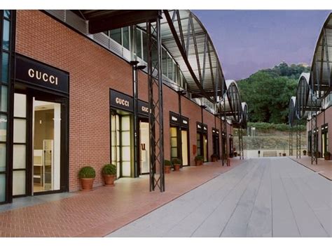 gucci outlet in florence|gucci outlet near rome.